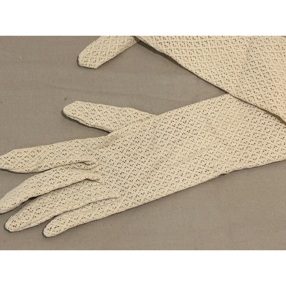 Vintage mid-century nylon lace‎ gloves, likely produced in Japan.